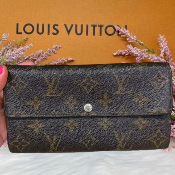 Louis Vuitton Handbags - Louis Vuitton Monogram Sarah Wallet (Authentic)